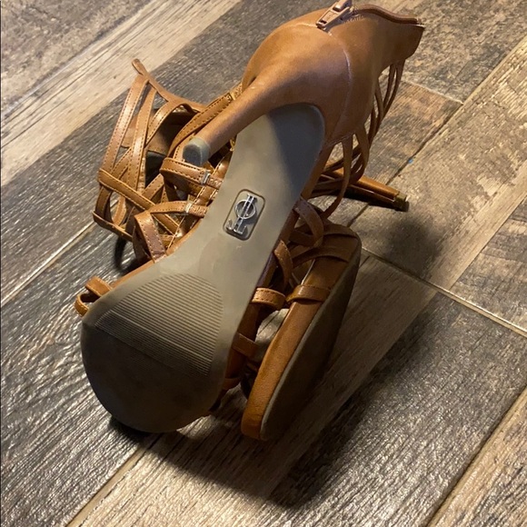 Heels - Picture 4 of 4